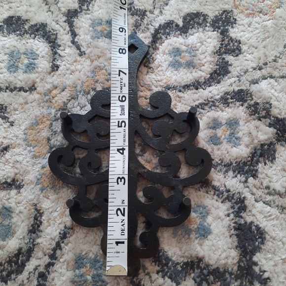 John Wright cast iron trivet. - Picture 7 of 7